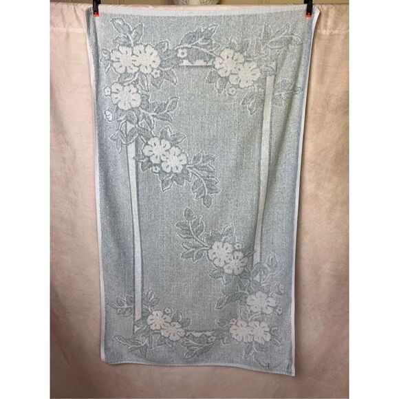 Vintage Bath Towel - Picture 1 of 6